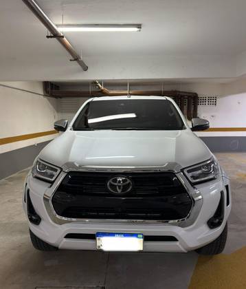 TOYOTA HILUX 2.8 D-4D TURBO DIESEL CD SRX 4X4 AUTOMÁTICO